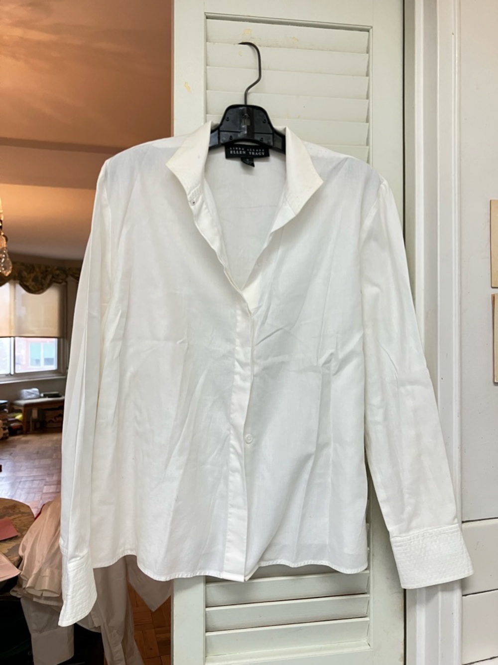 Ellen Tracy White Collared Button-Down Blouse